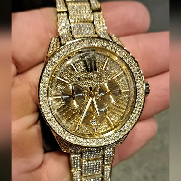 Michael Kors Gold Watch “Wren” Pave Dial Gold Oversized Wren Pavé Gold-Tone Watch | Michael Kors [US] main image 4